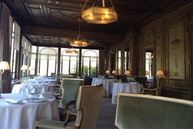 Carré des Champs-Élysées